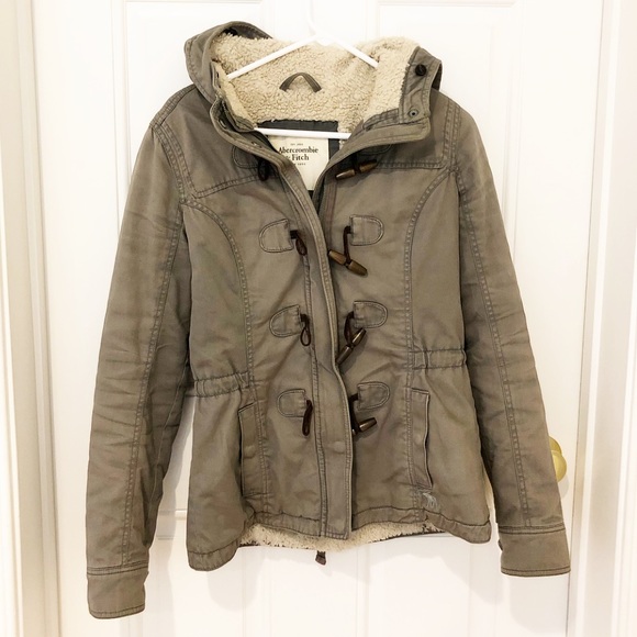 Abercrombie & Fitch Jackets & Blazers - Drab green Abercrombie Sherpa lined parka jacket